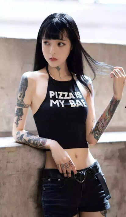 吃瓜爆料抖音网红纹身女,揭秘纹身背后的故事与争议  第3张